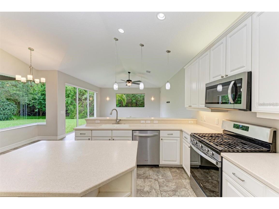 337 Snapdragon Loop Bradenton FL 34212 A4621357 image2