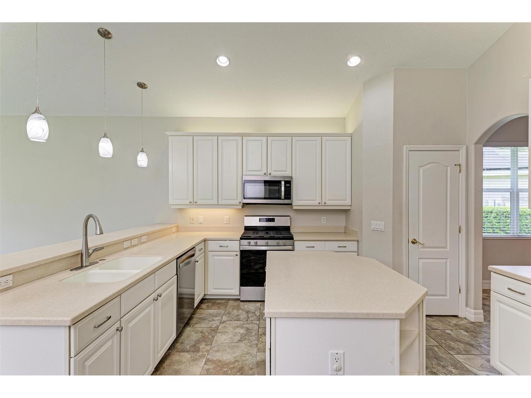337 Snapdragon Loop Bradenton FL 34212 A4693396 image19