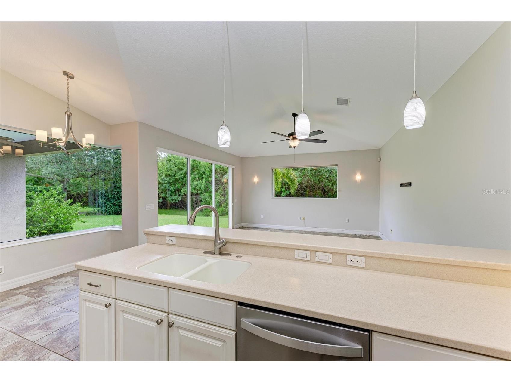 337 Snapdragon Loop Bradenton FL 34212 A4693396 image22