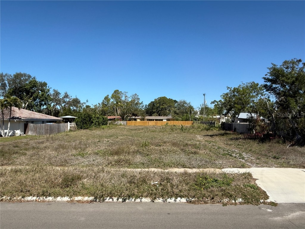 337 Suwanee Avenue Sarasota FL 34243 A4643681 image1