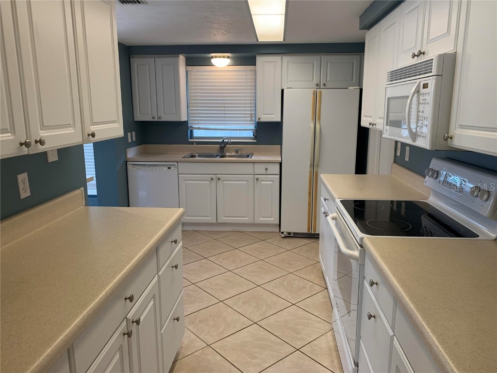 3370 Spring Mill Circle Sarasota FL 34239 A4665911 image6