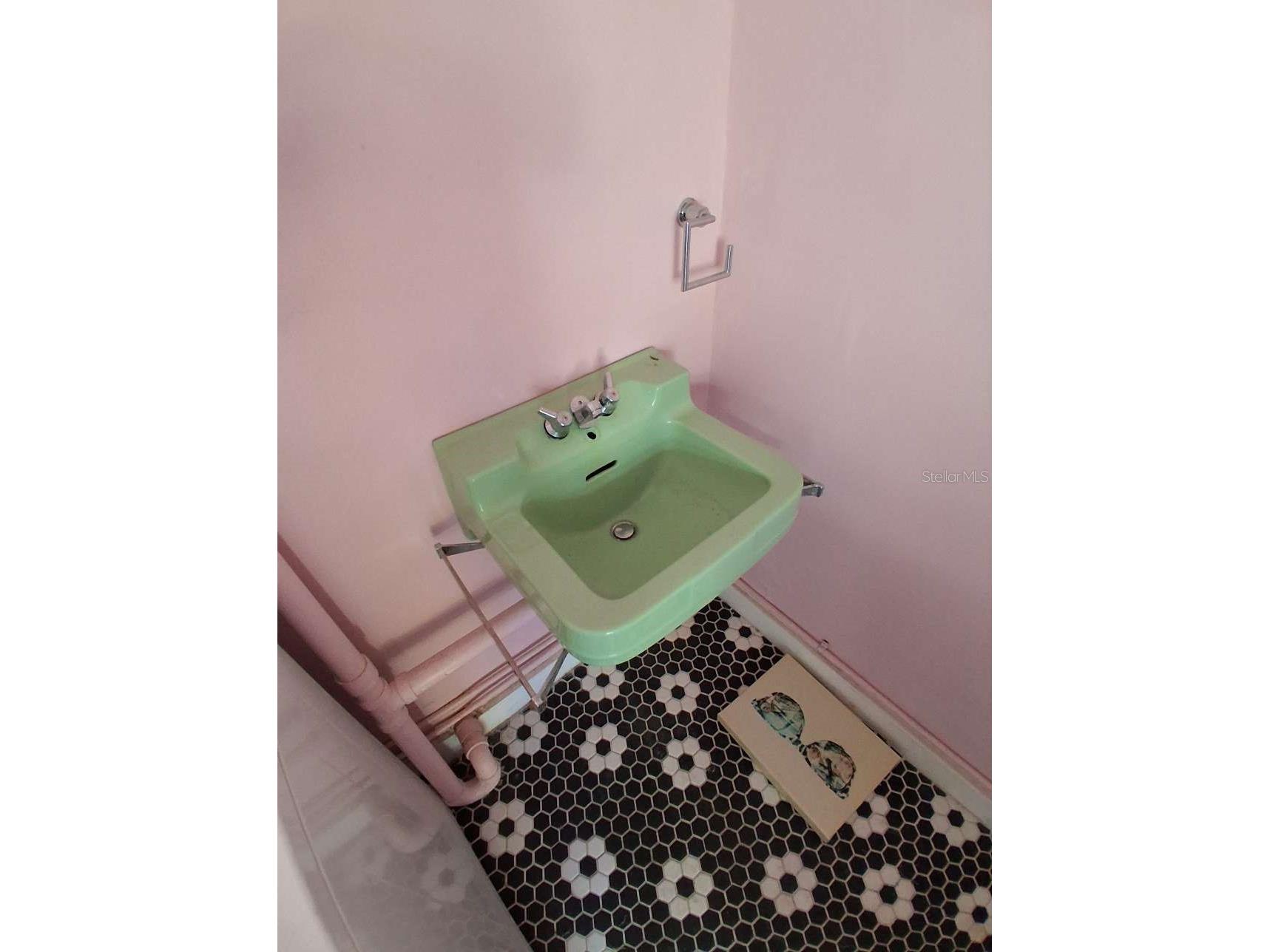 3372 Mayflower Street Sarasota FL 34231 A4687594 image40