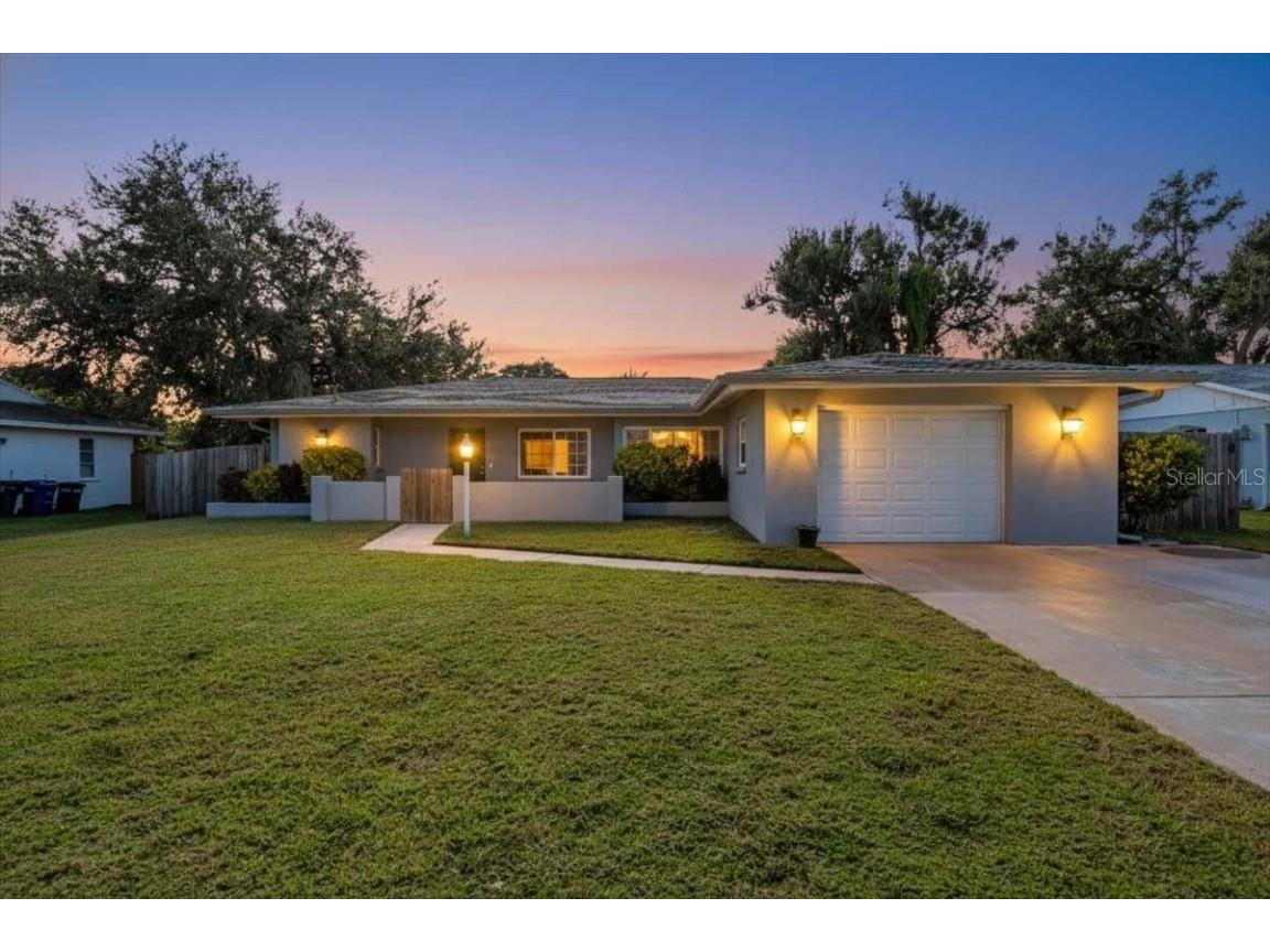 3374 Bougainvillea Street Sarasota FL 34239 A4671588 image2