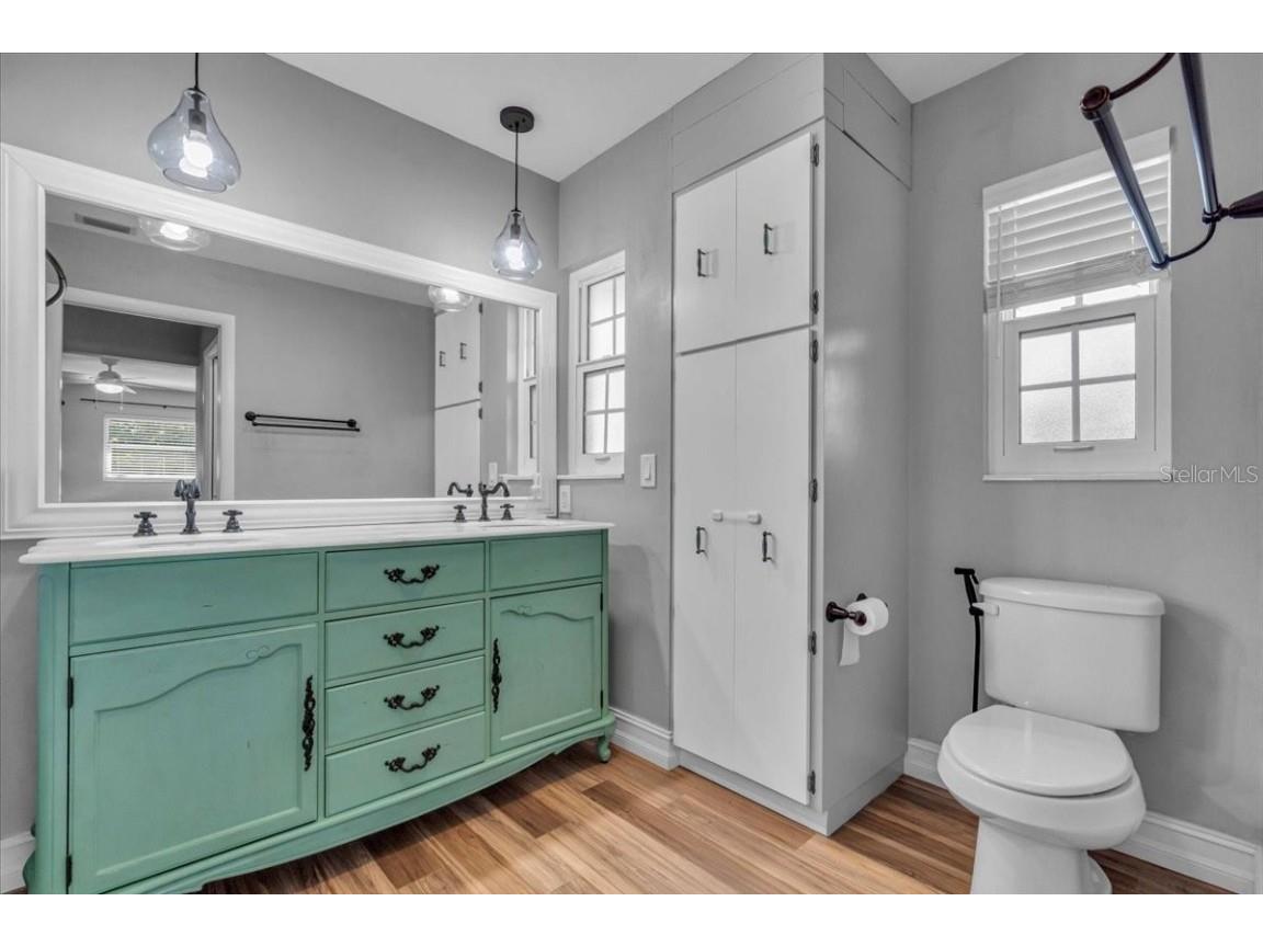 3374 Bougainvillea Street Sarasota FL 34239 A4671588 image21