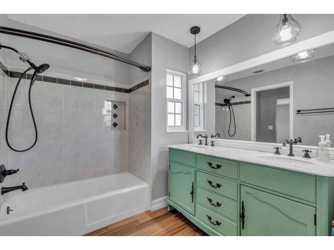 3374 Bougainvillea Street Sarasota FL 34239 A4671588 image22