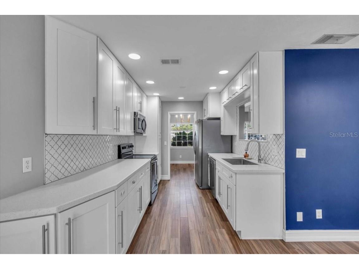 3374 Bougainvillea Street Sarasota FL 34239 A4671588 image9