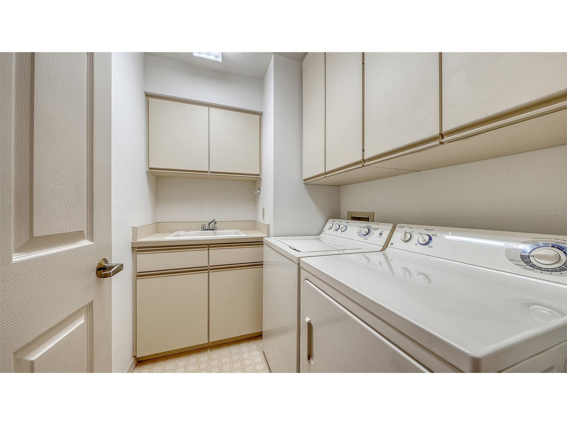 3374 W Chelmsford Court #9 Sarasota FL 34235 A4695215 image19