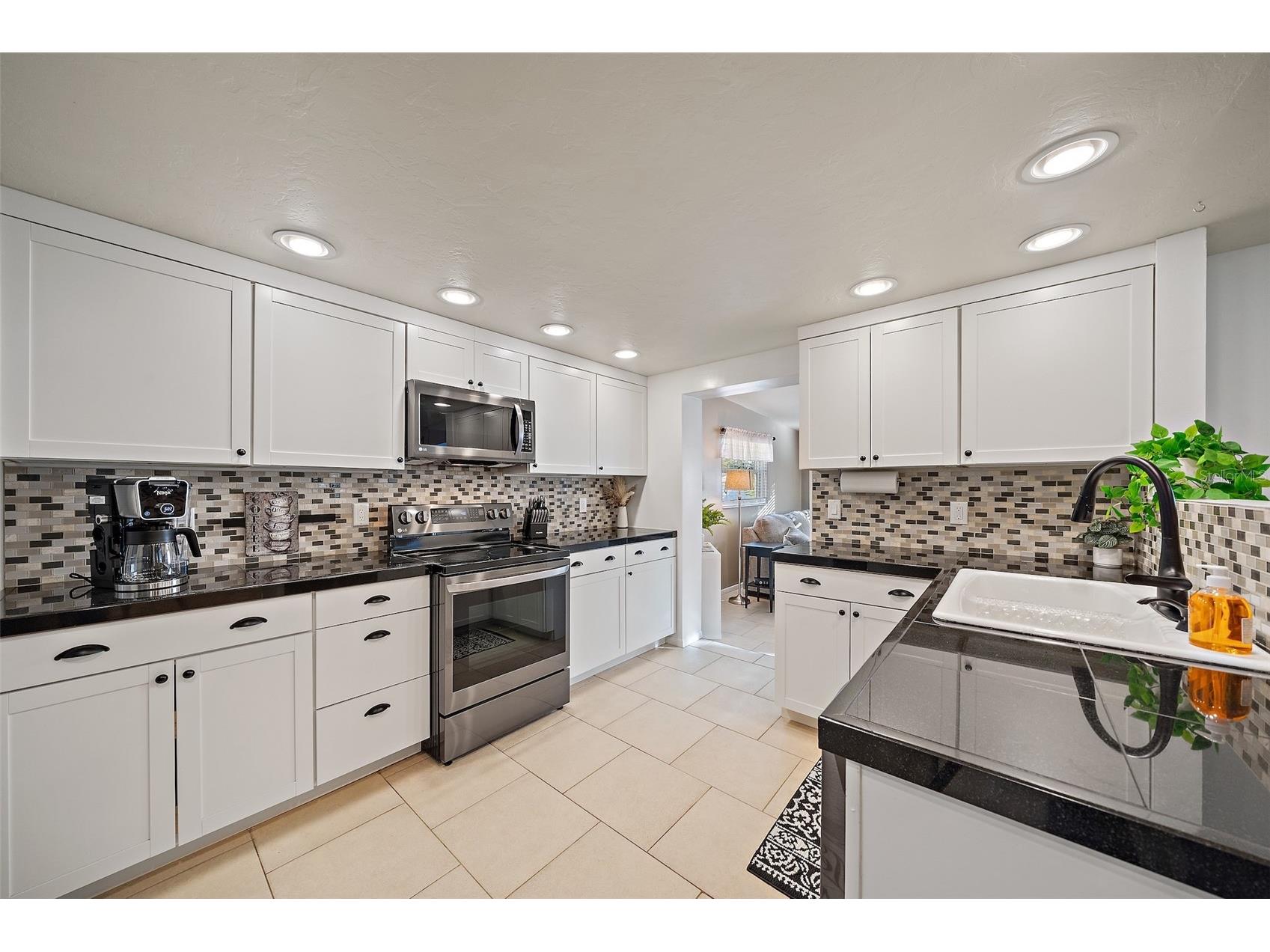 3376 7th Street Sarasota FL 34237 A4699328 image6