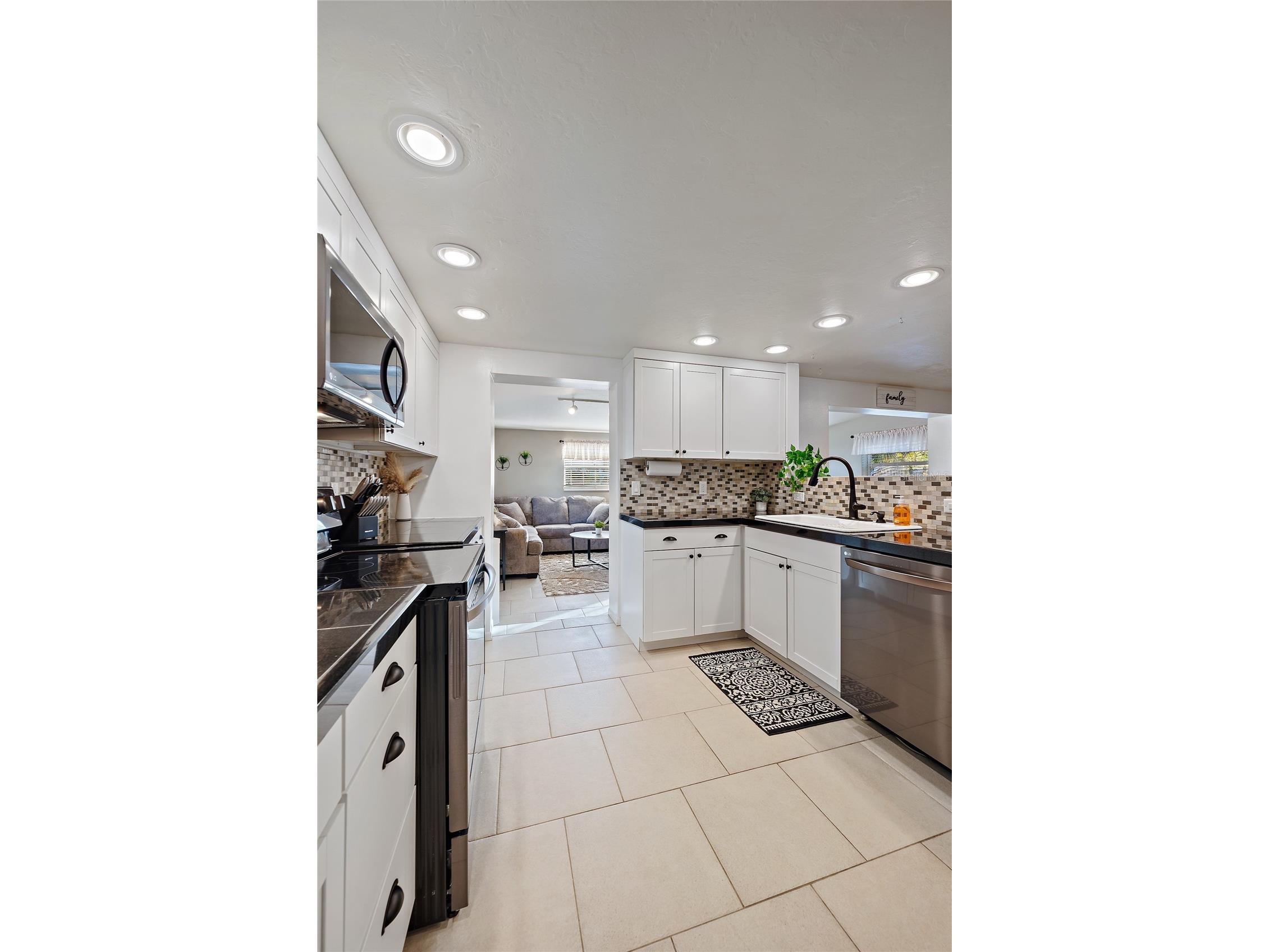3376 7th Street Sarasota FL 34237 A4699328 image9