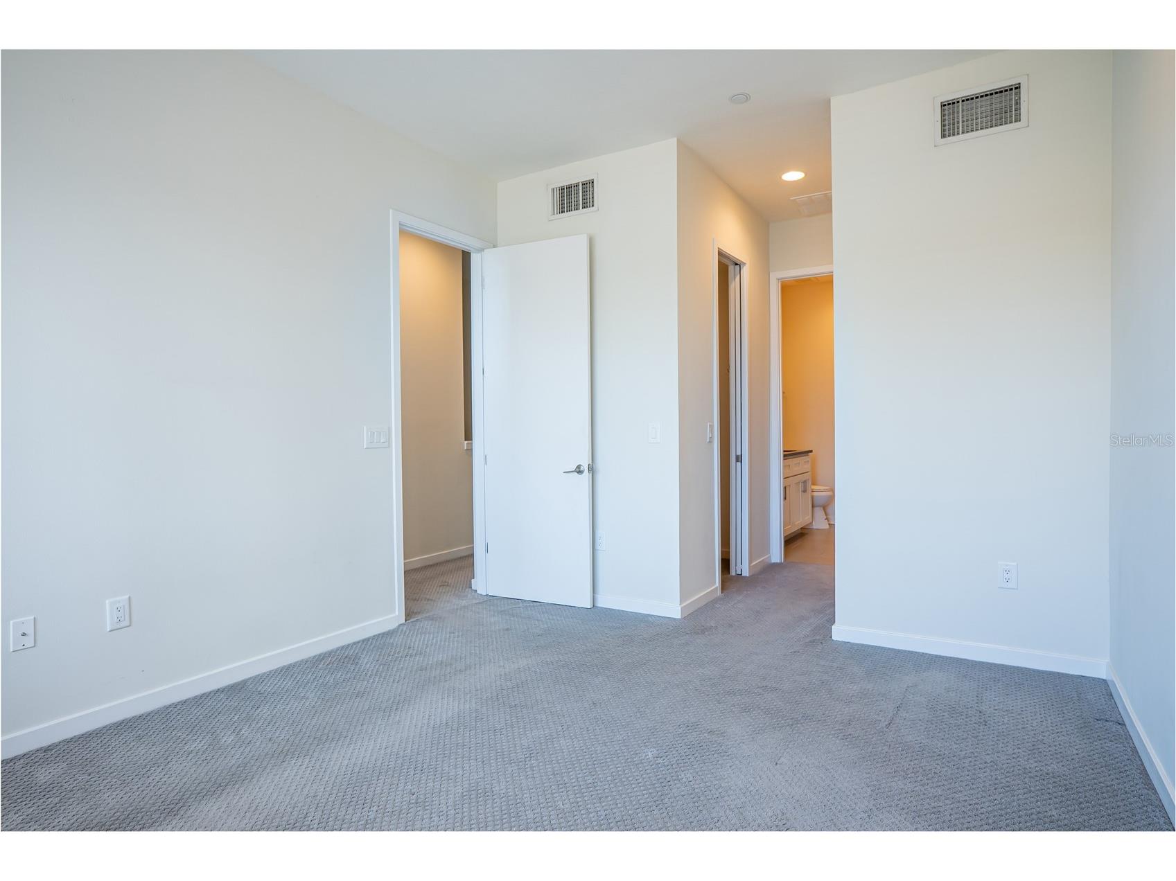 339 8th Street N Saint Petersburg FL 33701 TB8524772 image11