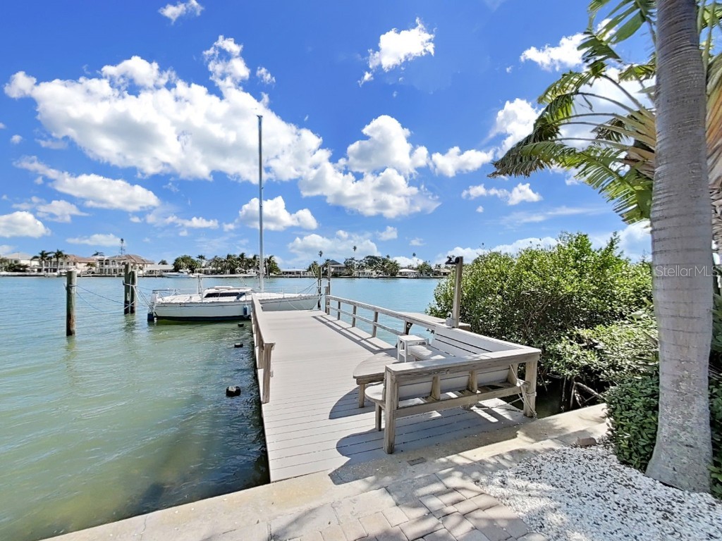 339 Bath Club Boulevard S North Redington Beach FL 33708 - BOCA CIEGA BAY TB8440165 image1