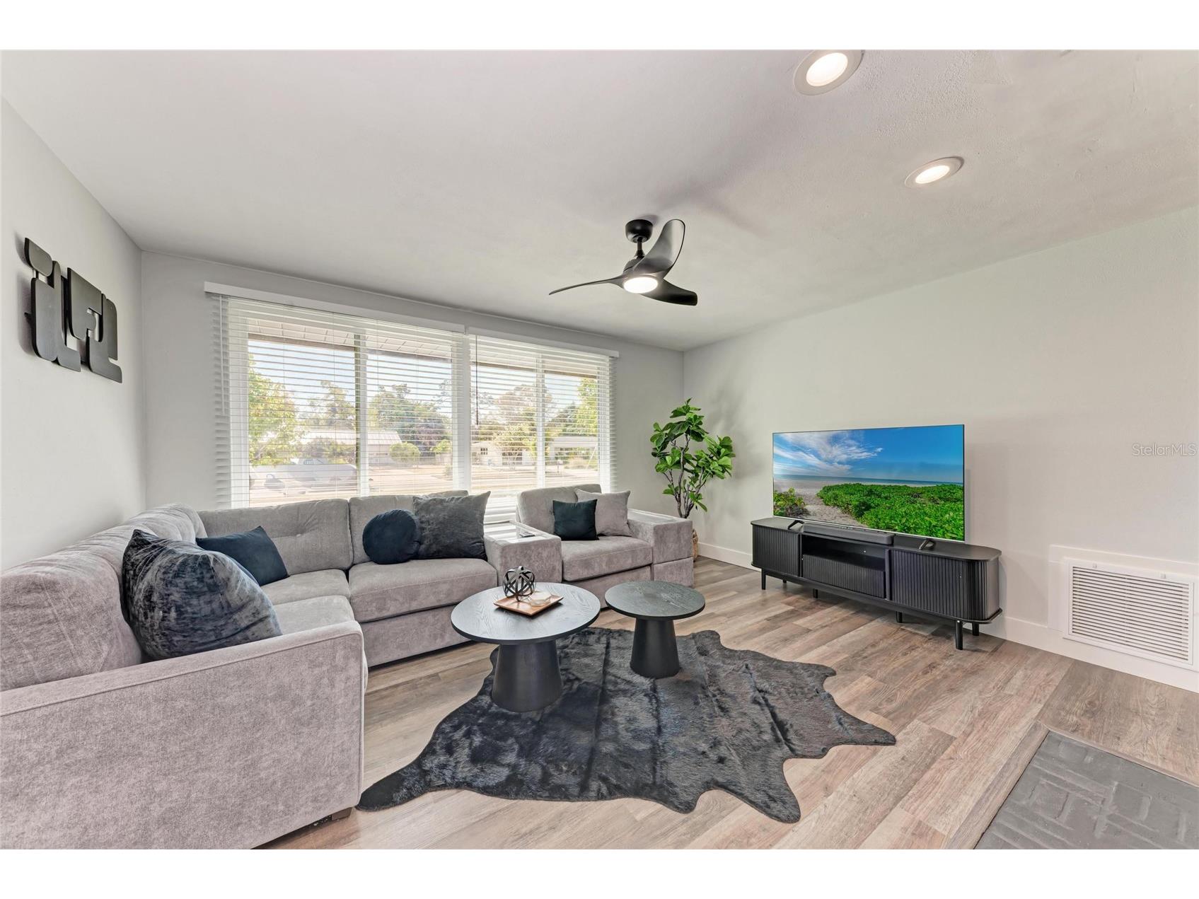 339 Suwanee Avenue Sarasota FL 34243 A4689113 image3