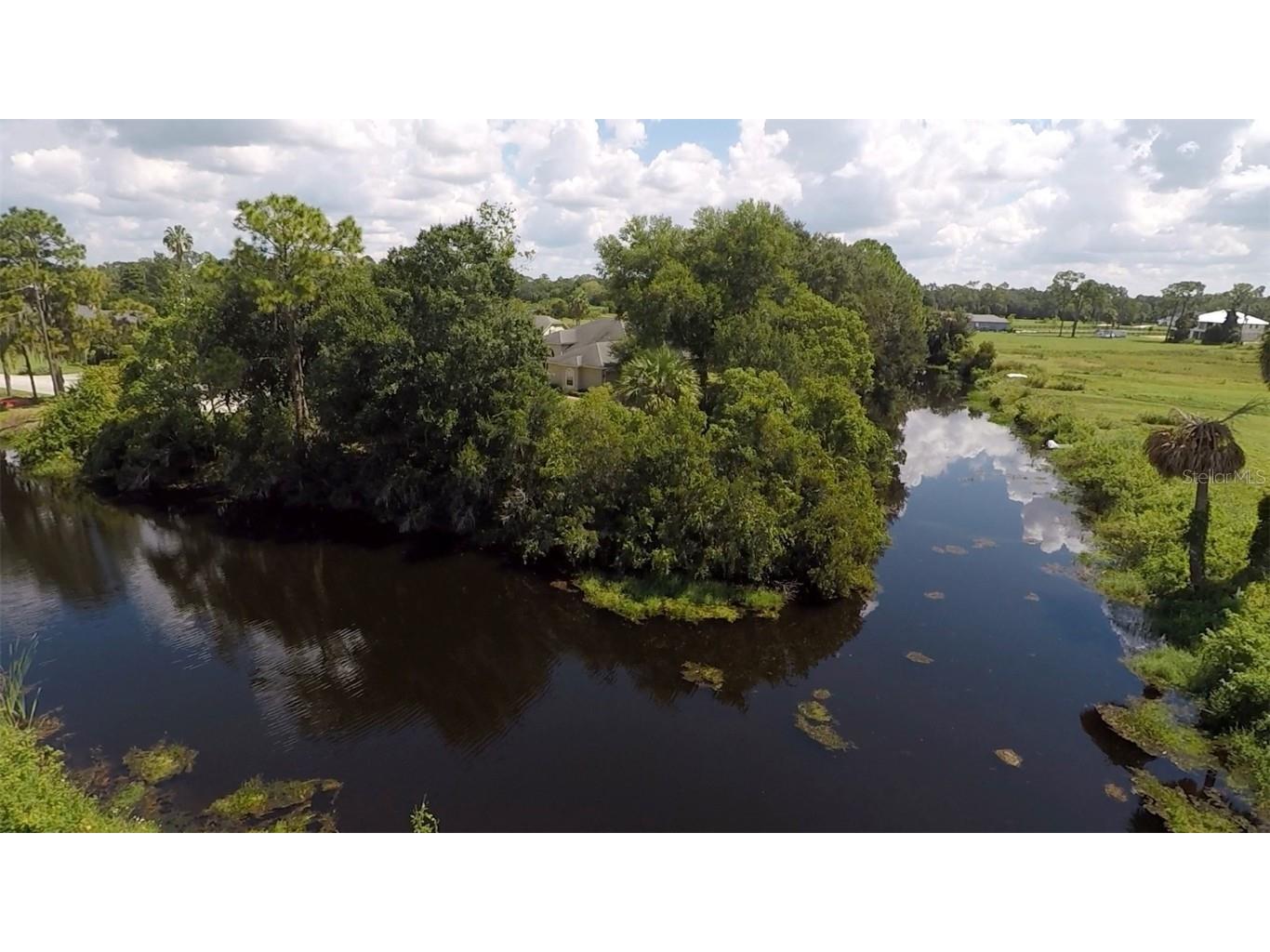 3397 Lake Diane Road Tavares FL 32778 - CANALS TO LAKE BEAUCLAIR S5090822 image1