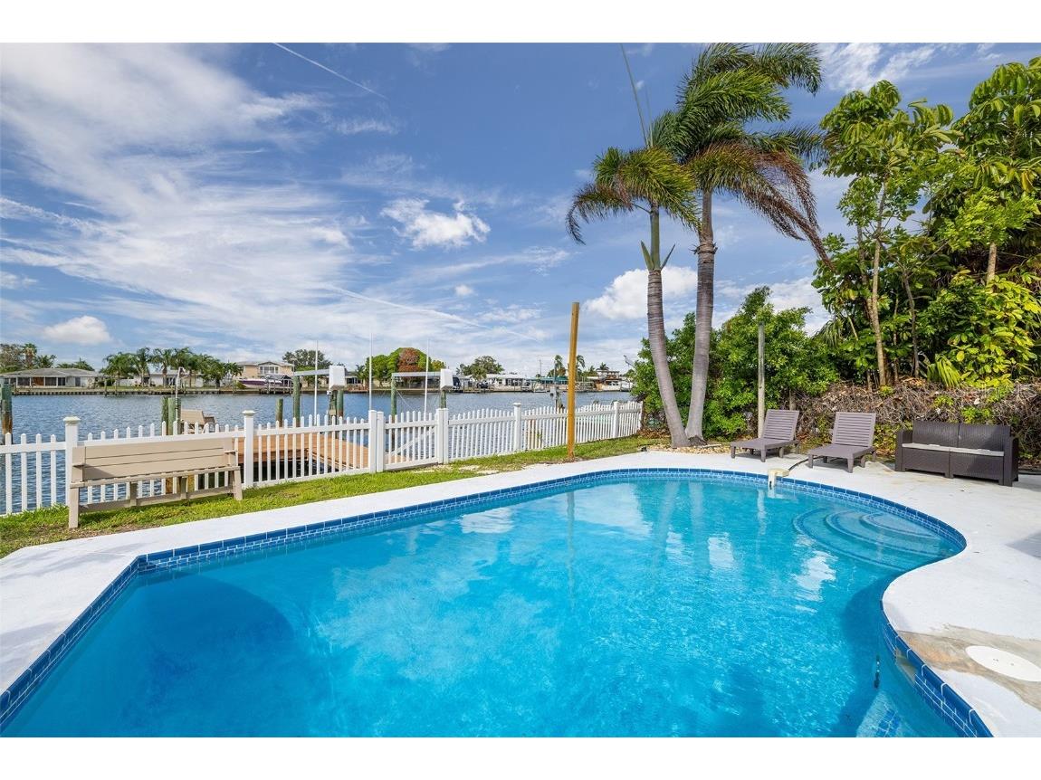 340 Bahia Vista Drive Indian Rocks Beach FL 33785 - INTERCOASTAL WATERWAY U8218139 image1