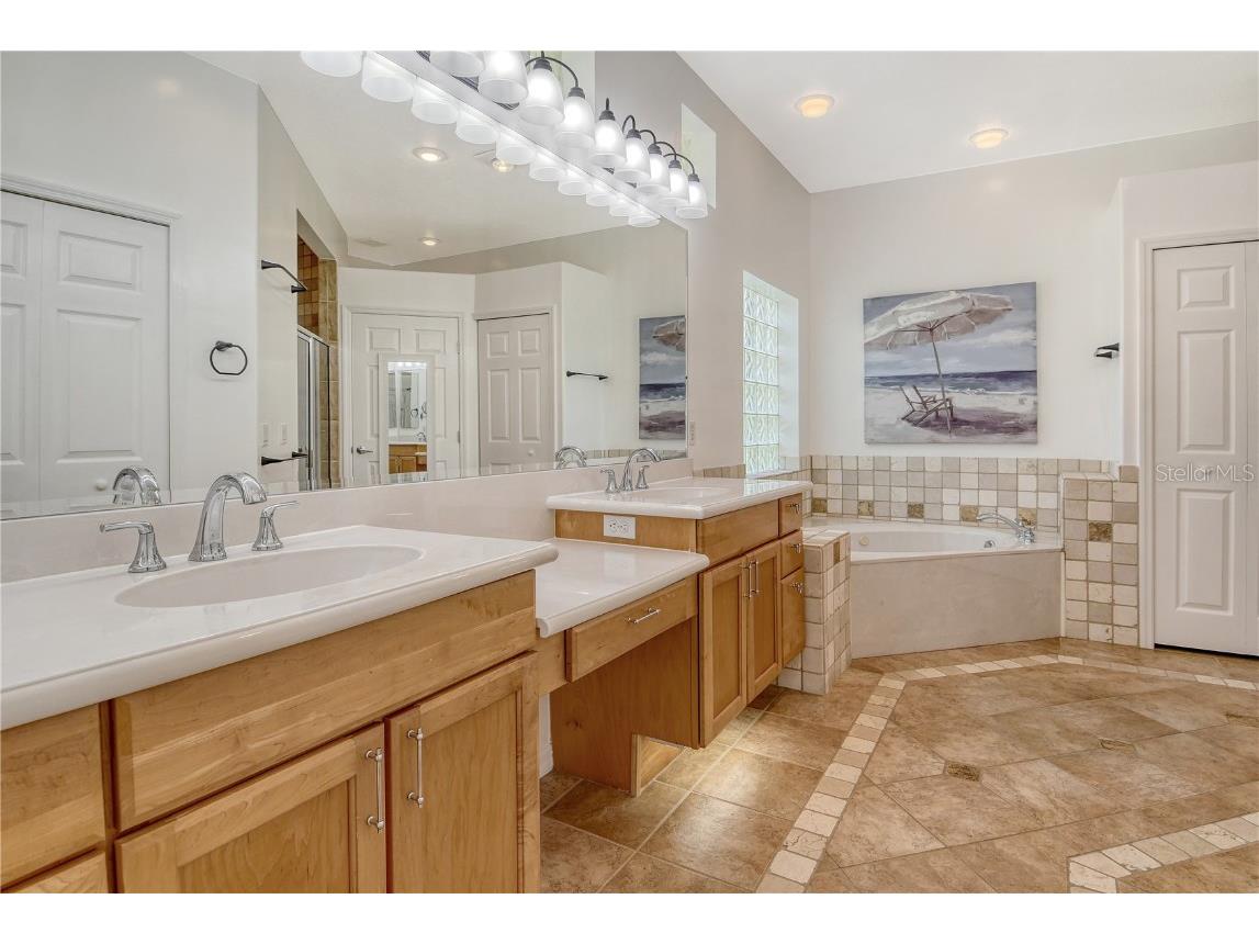 340 Bermuda Court #5 Venice FL 34293 A4667632 image23