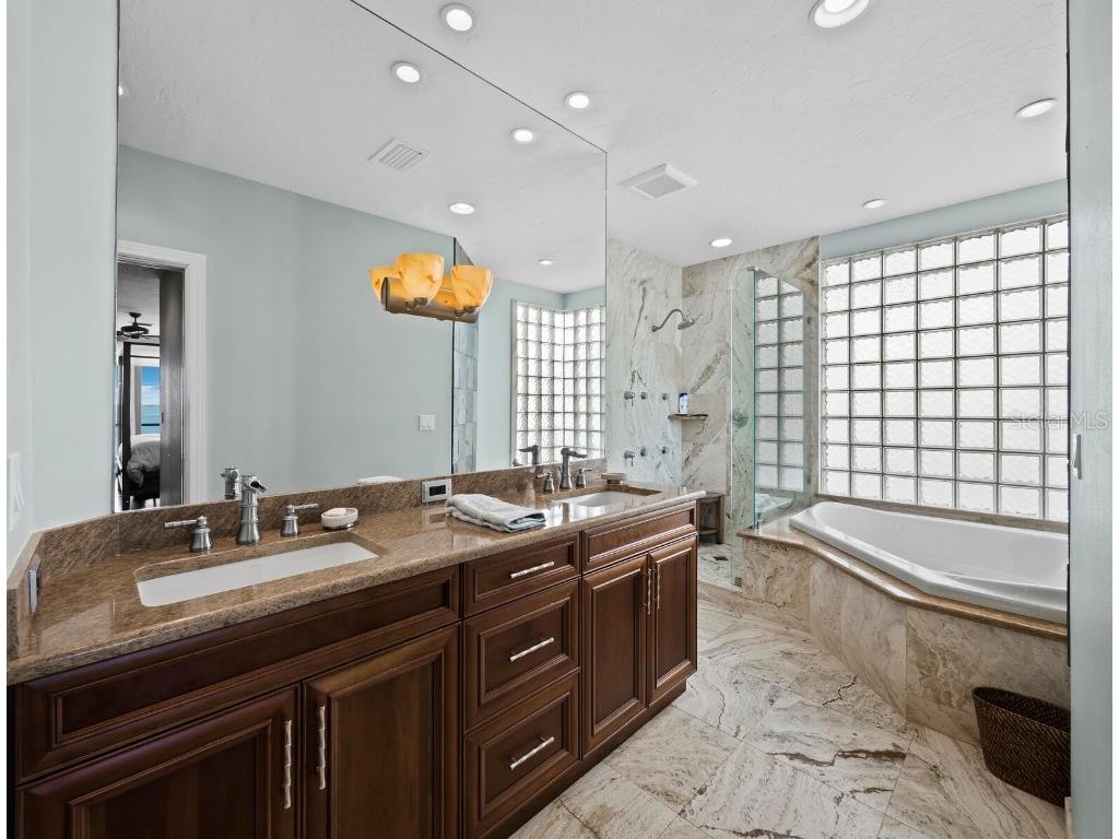 340 Gulf Of Mexico Drive #124 Longboat Key FL 34228 - SARASOTA BAY A4648088 image27