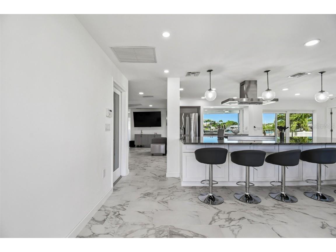 340 Palm Island NE Clearwater Beach FL 33767 TB8438663 image5