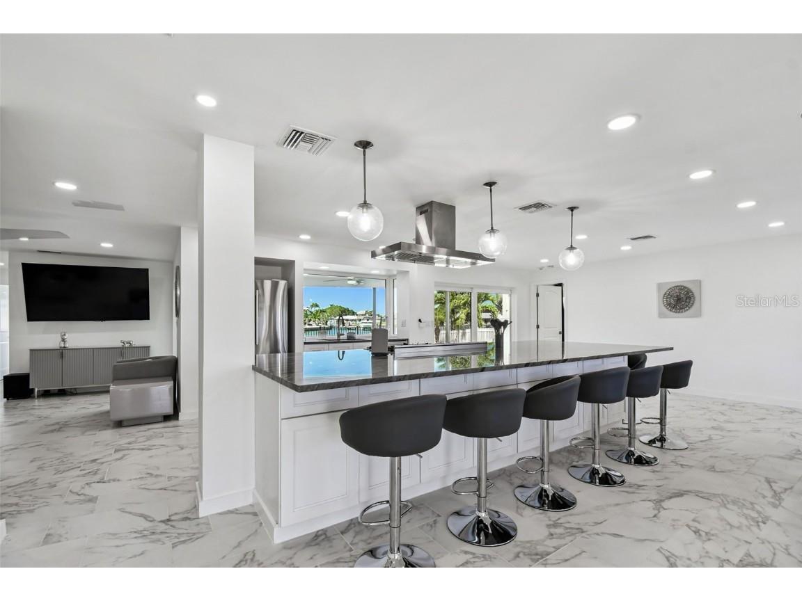 340 Palm Island NE Clearwater Beach FL 33767 TB8438663 image6