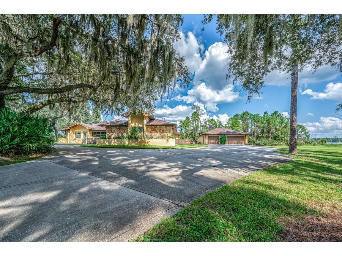 340 Valley Stream Drive Geneva FL 32732 - Buck Lake O6053951 image1