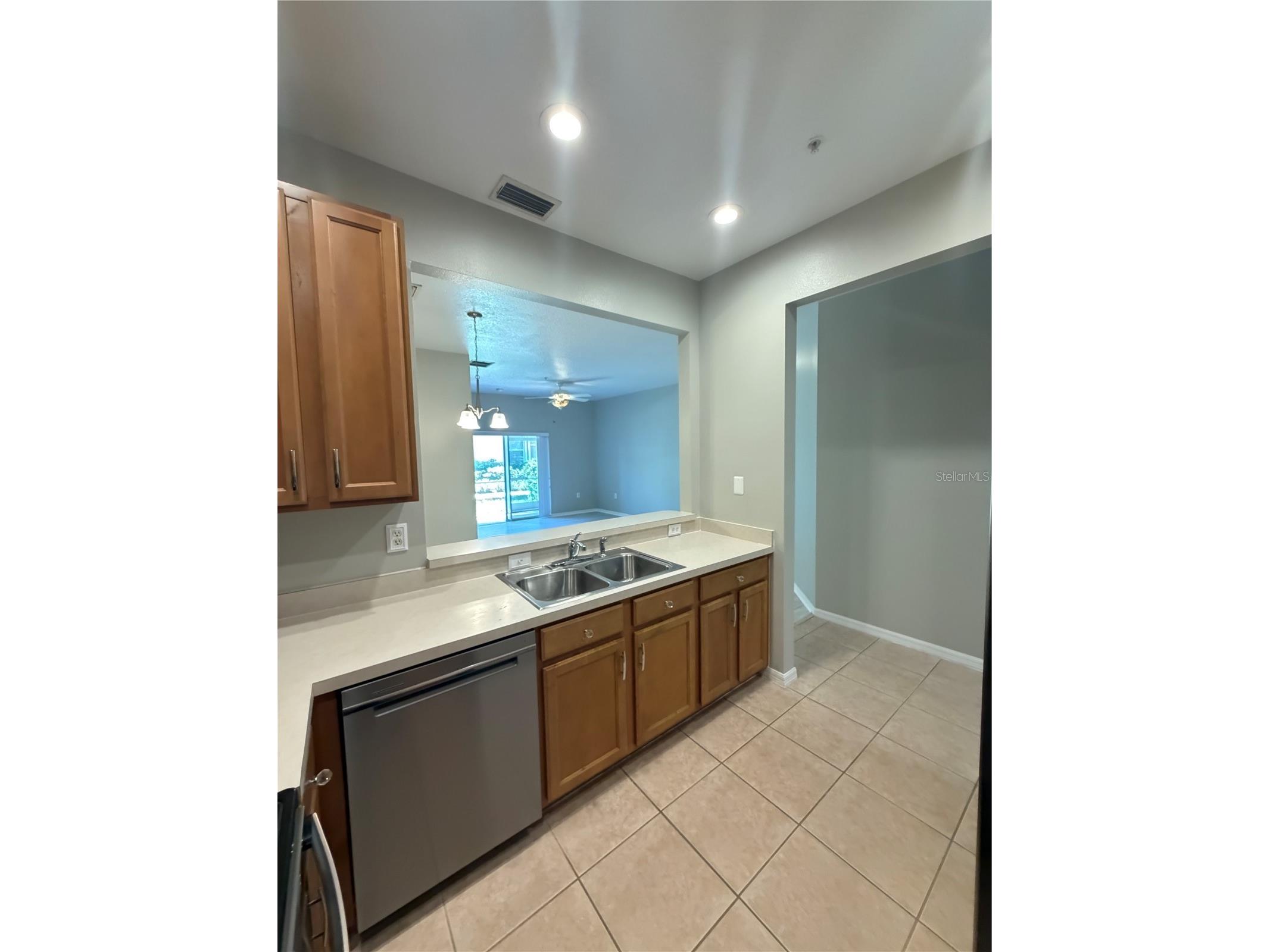 3402 Parkridge Circle Sarasota FL 34243 TB8476514 image7