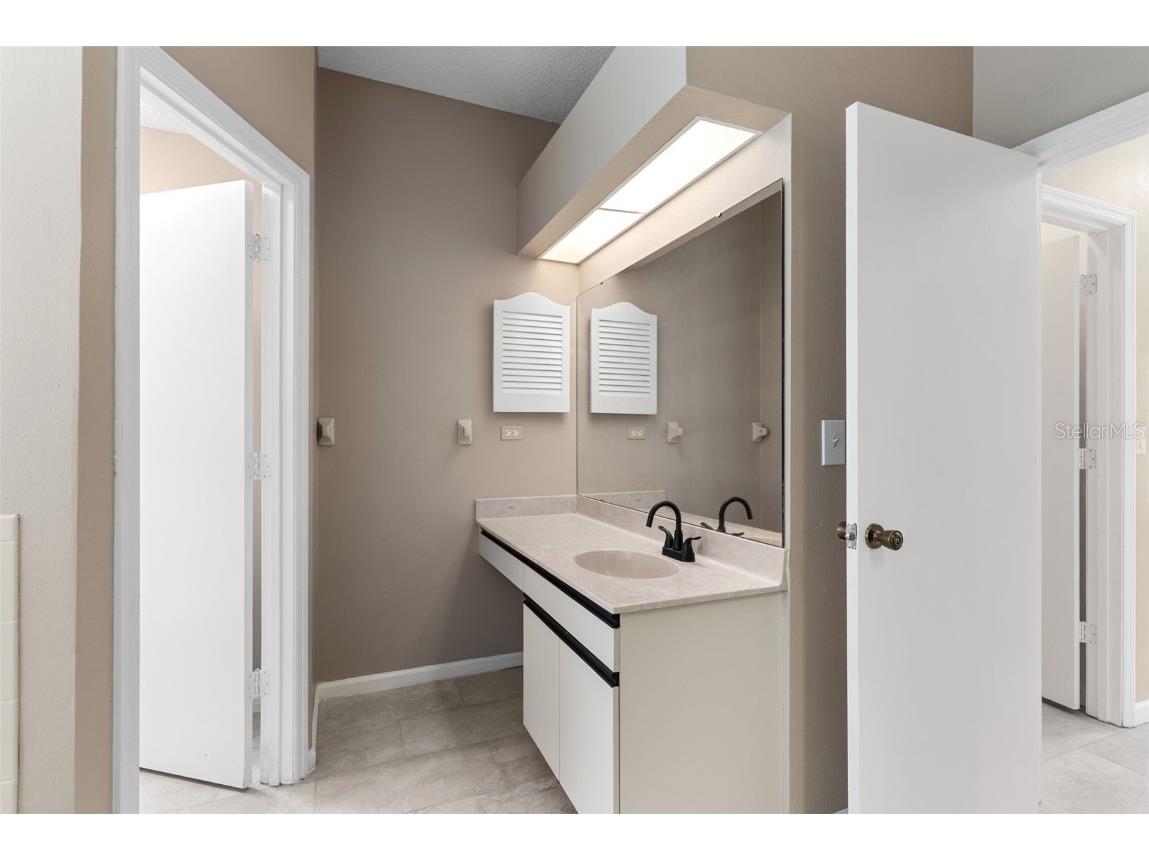 3404 Shady Brook Lane Sarasota FL 34243 TB8344810 image8