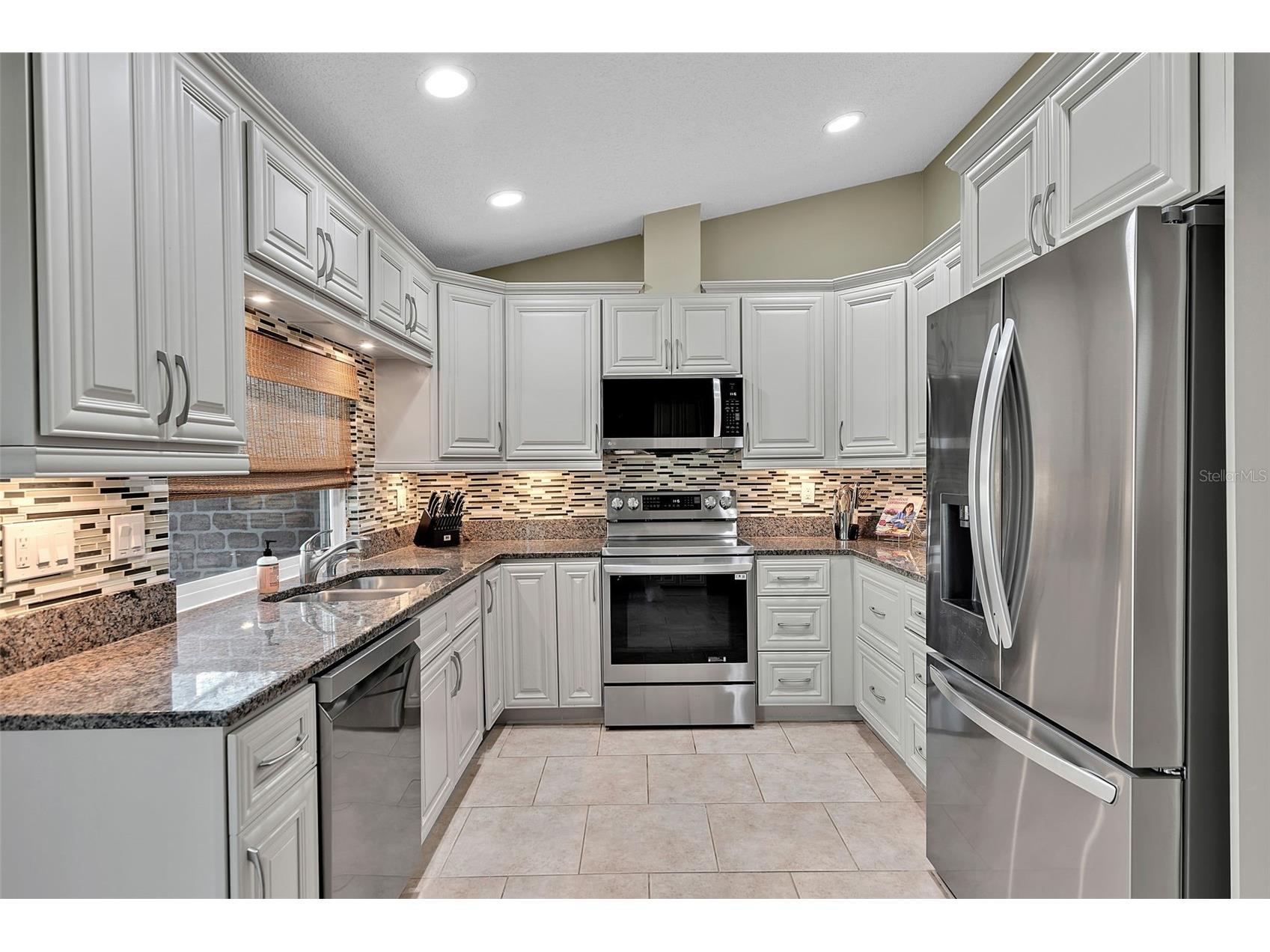 3406 Avenida Madera #B Bradenton FL 34210 A4683088 image10