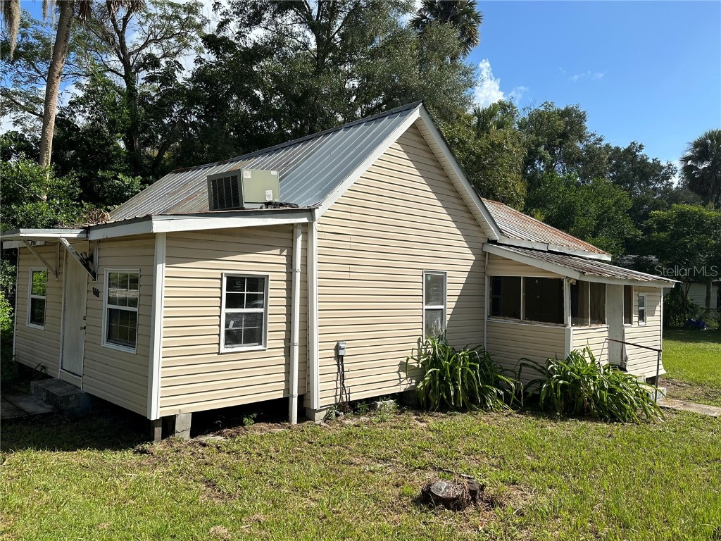 341 S Garfield Avenue Deland FL 32724 V4932433 image1