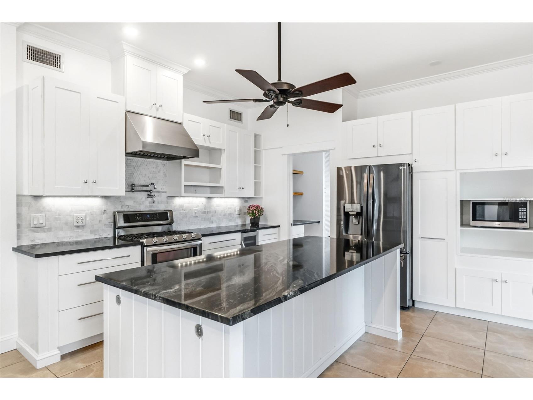 3410 S School Avenue Sarasota FL 34239 A4671779 image7