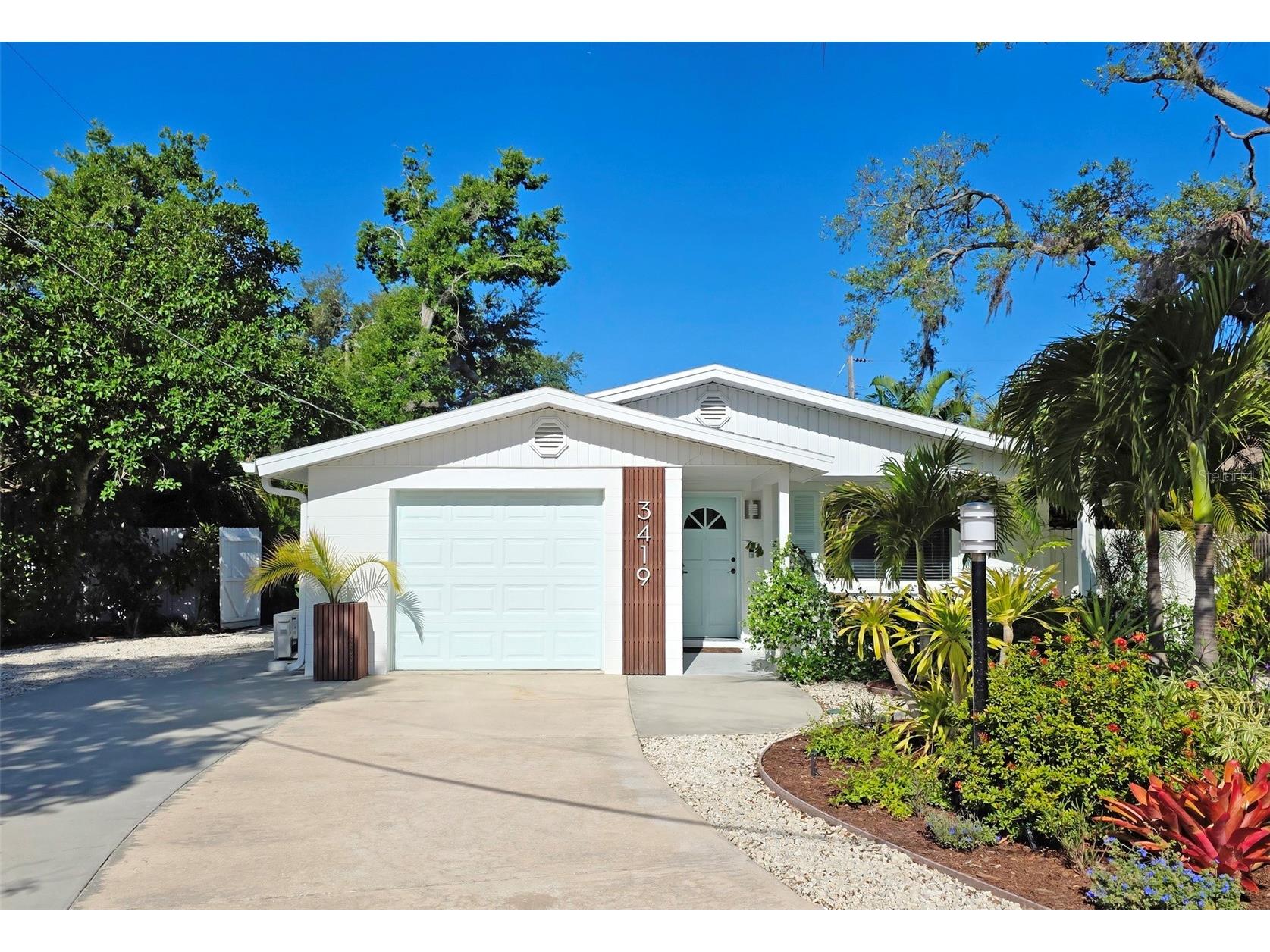 3419 Chapel Drive Sarasota FL 34234 A4689270 image1