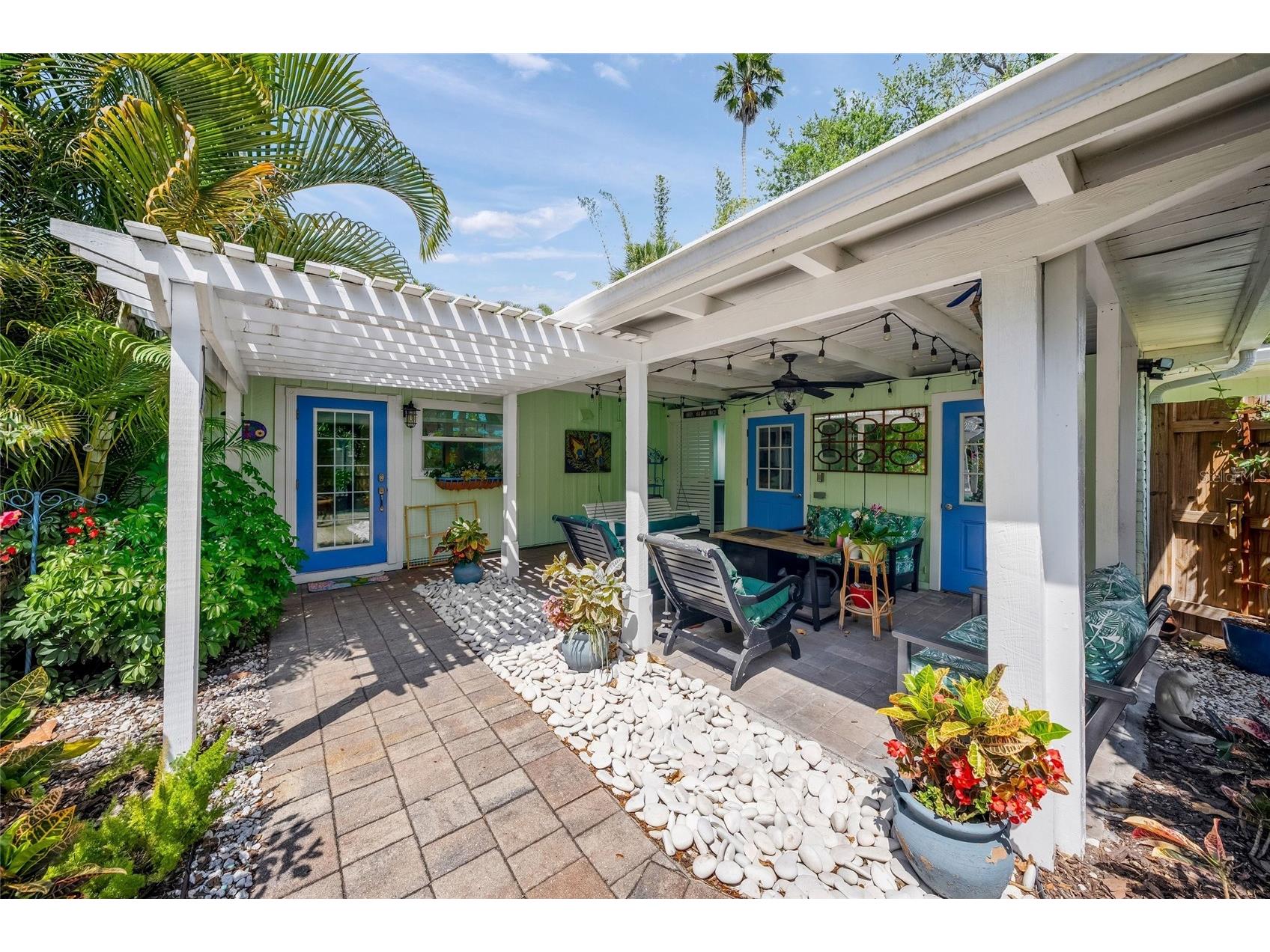 3424 Old Oak Drive Sarasota FL 34239 A4688216 image2