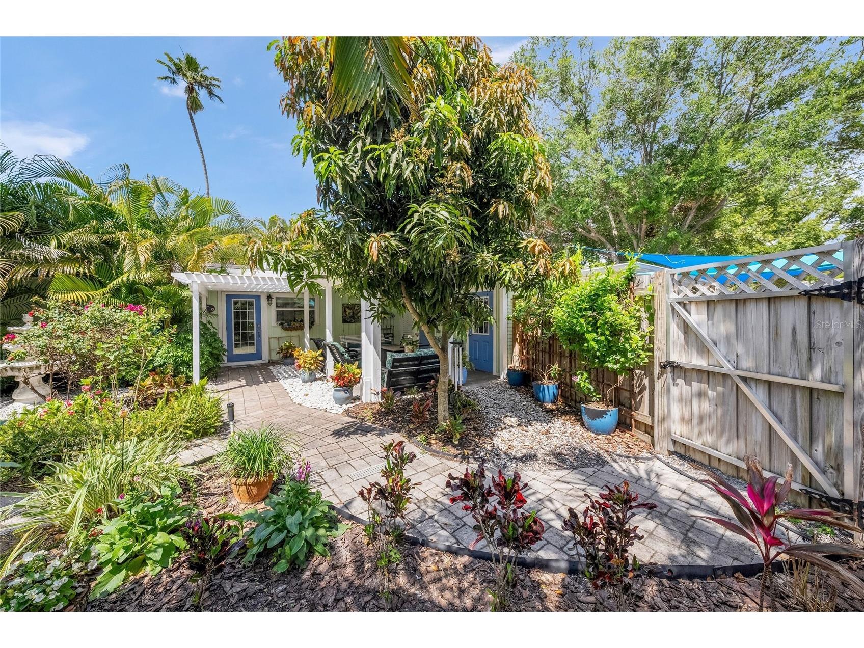 3424 Old Oak Drive Sarasota FL 34239 A4688216 image3