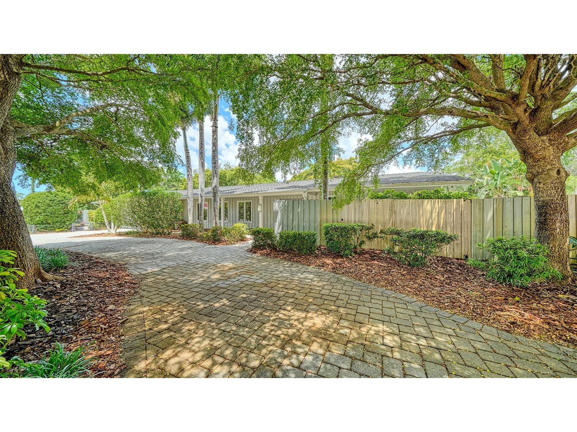 3424 Tanglewood Drive Sarasota FL 34239 - PHILLIPPI CREEK A4694194 image1