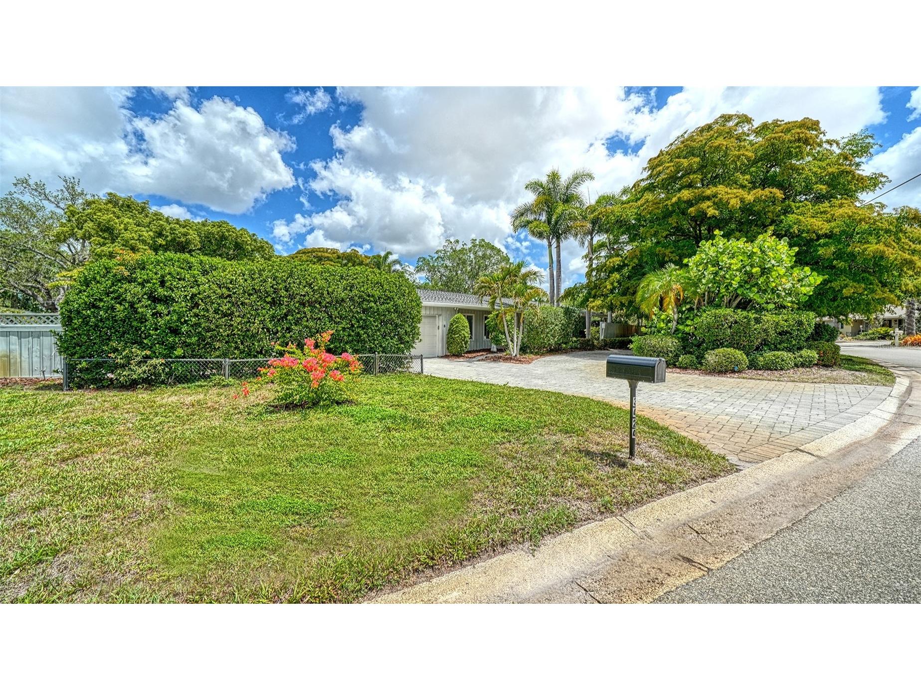 3424 Tanglewood Drive Sarasota FL 34239 - PHILLIPPI CREEK A4694194 image2