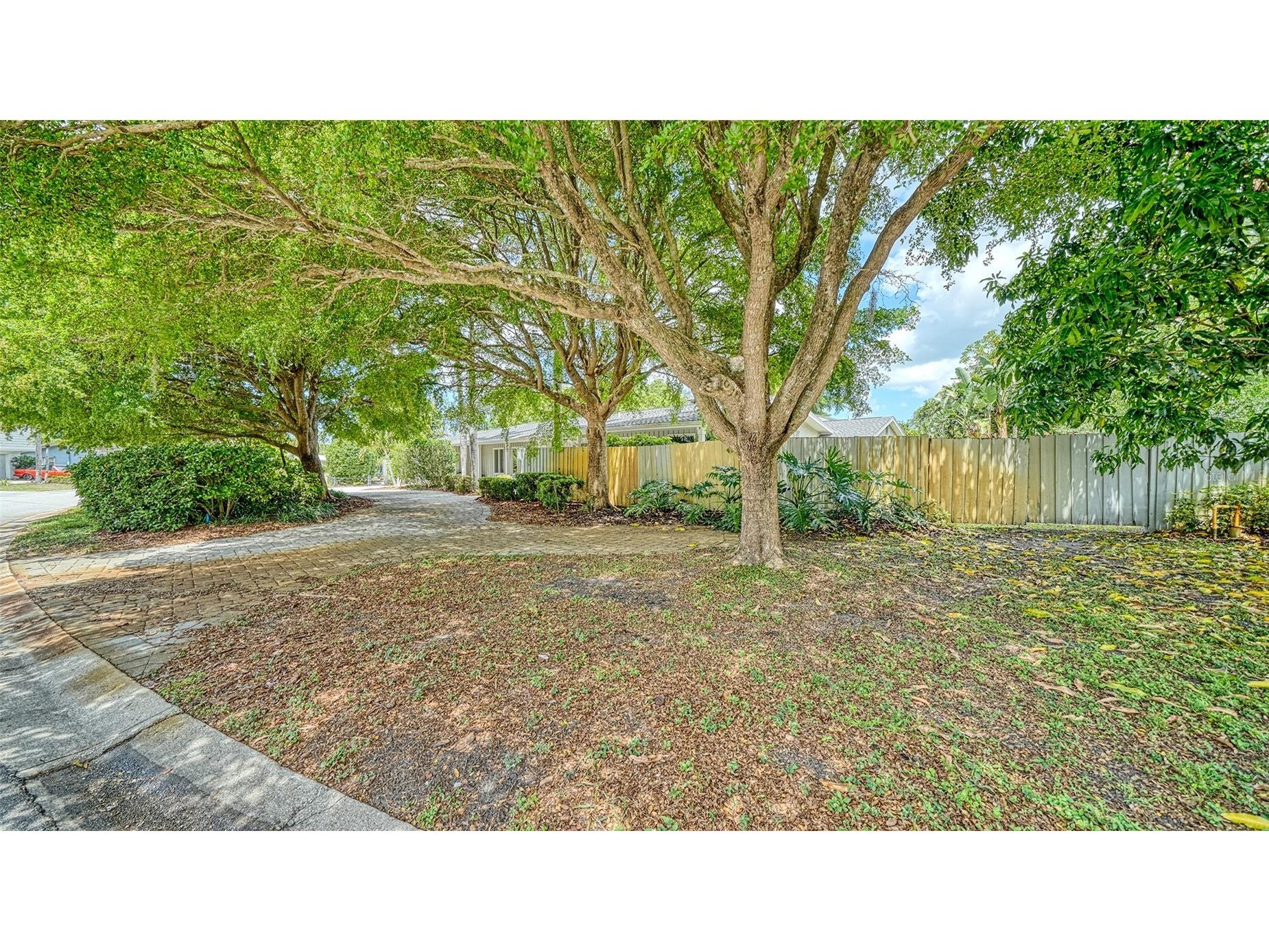 3424 Tanglewood Drive Sarasota FL 34239 - PHILLIPPI CREEK A4694194 image3