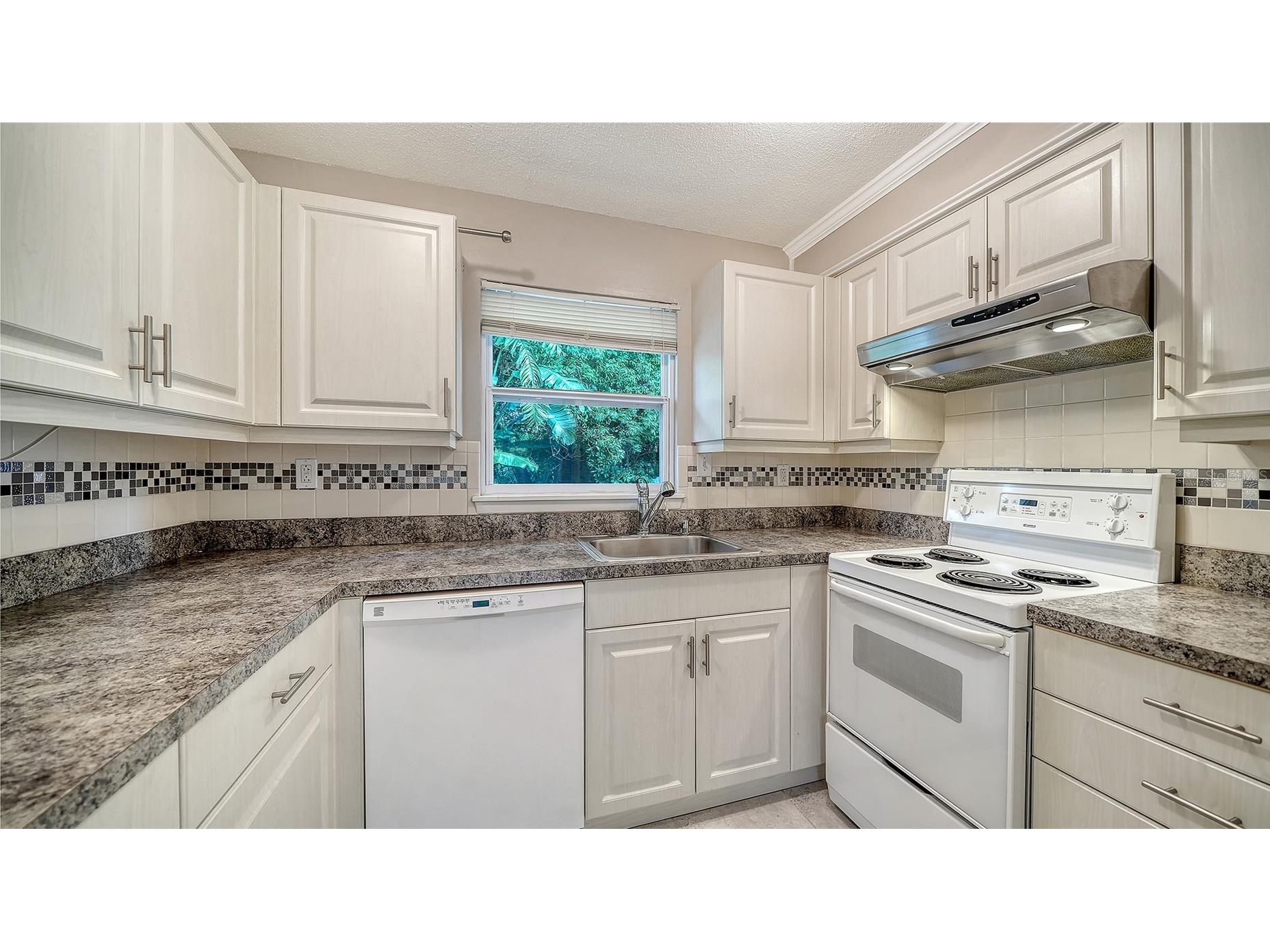 3424 Tanglewood Drive Sarasota FL 34239 - PHILLIPPI CREEK A4694194 image55