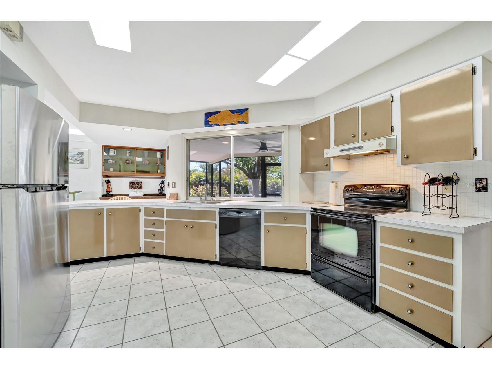 3428 Mineola Drive Sarasota FL 34239 - JAFFA CANAL A4677869 image6