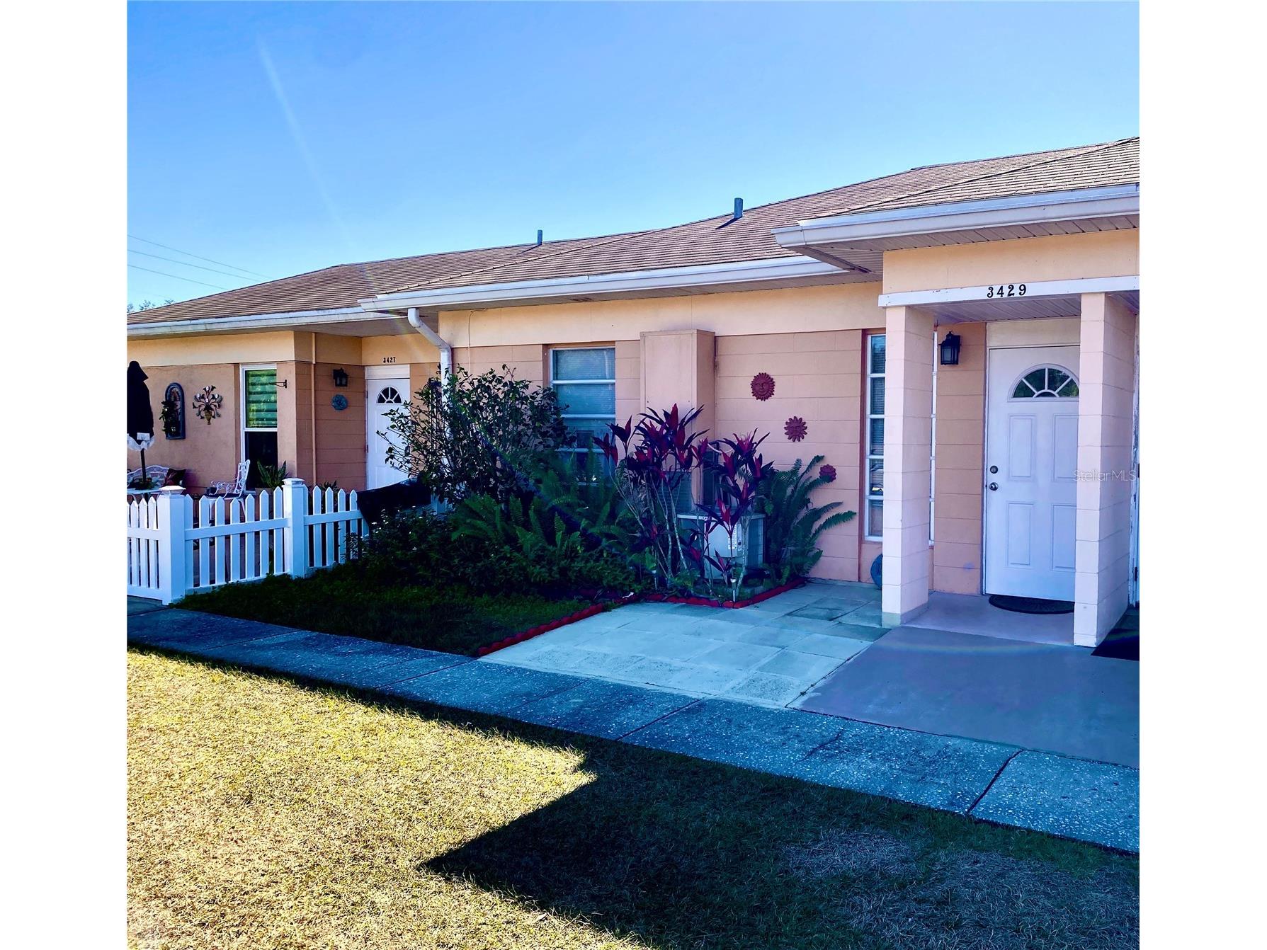 3429 Club Circle Lakeshore FL 33854 - LAKE WALK IN WATER K4903219 image1