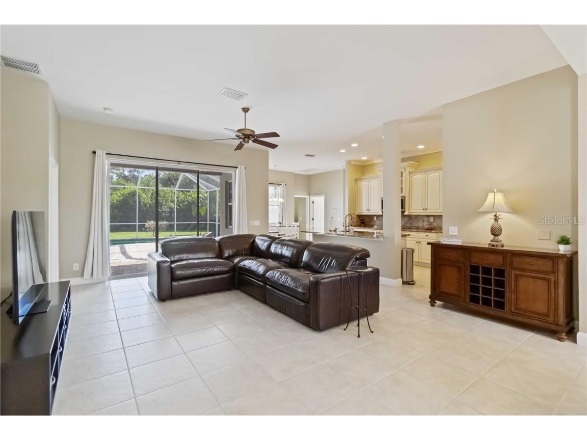 343 Londonderry Drive Sarasota FL 34240 A4666644 image10