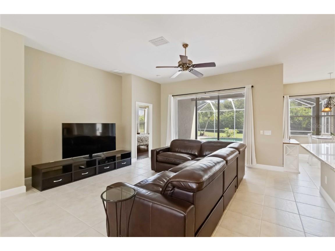 343 Londonderry Drive Sarasota FL 34240 A4666644 image13