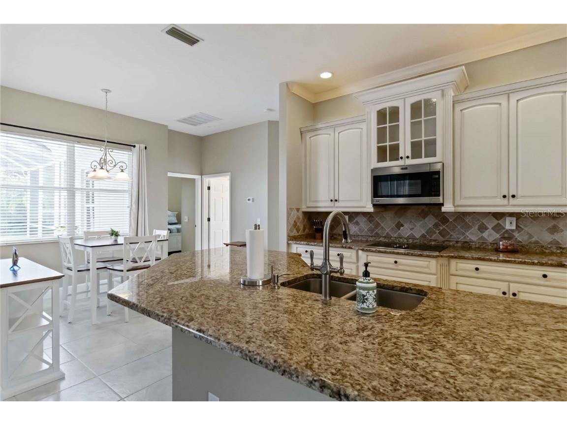 343 Londonderry Drive Sarasota FL 34240 A4666644 image14