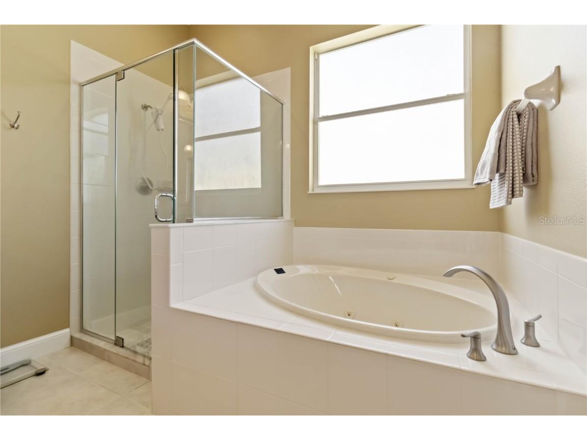 343 Londonderry Drive Sarasota FL 34240 A4666644 image30