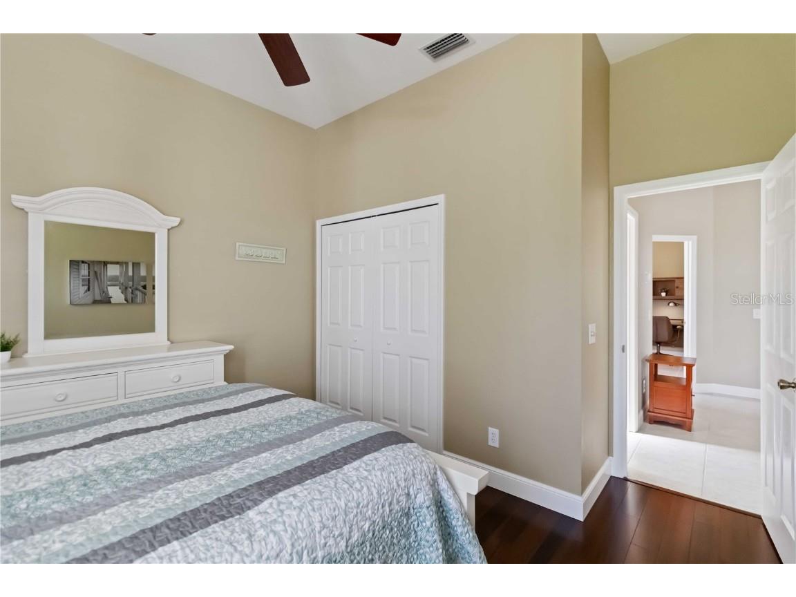 343 Londonderry Drive Sarasota FL 34240 A4666644 image37