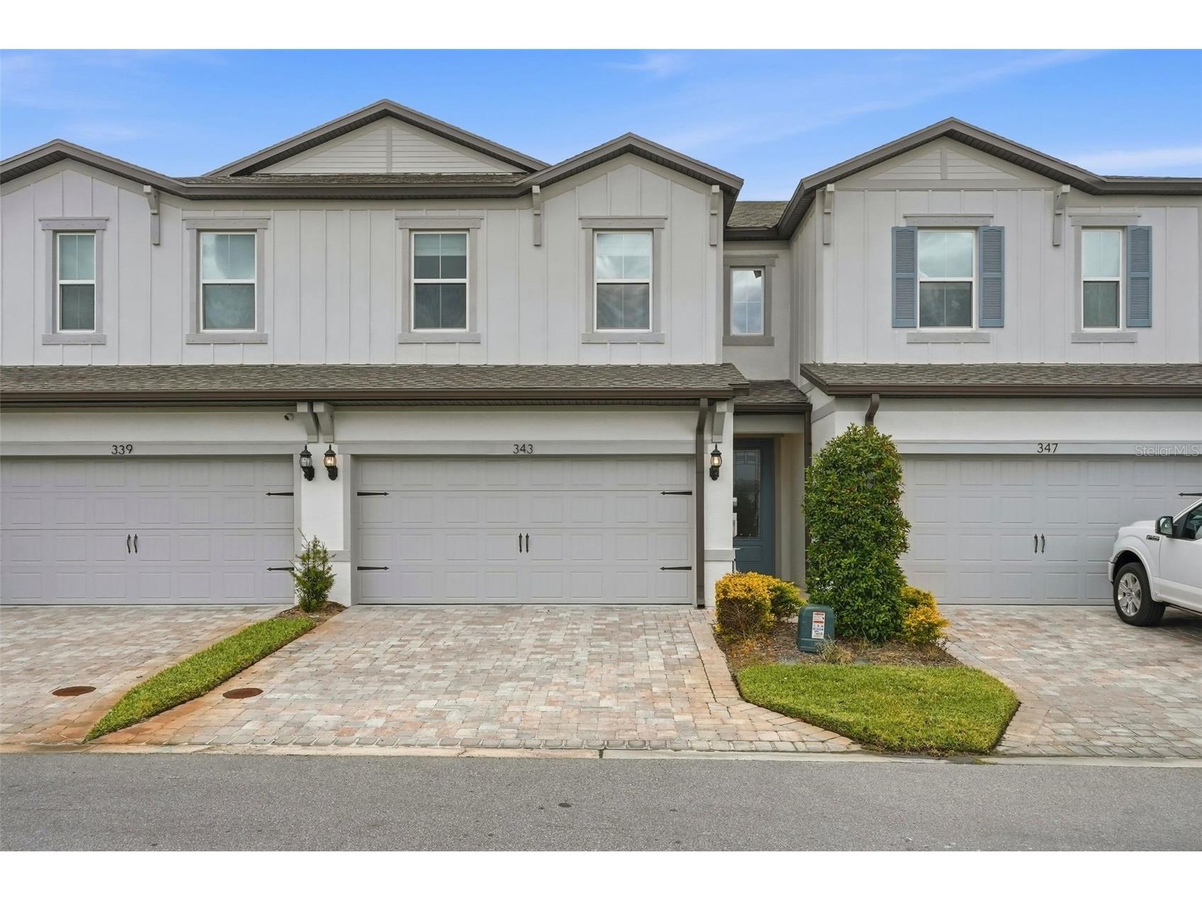 343 Sandbar Avenue NE Saint Petersburg FL 33716 TB8476974 image1