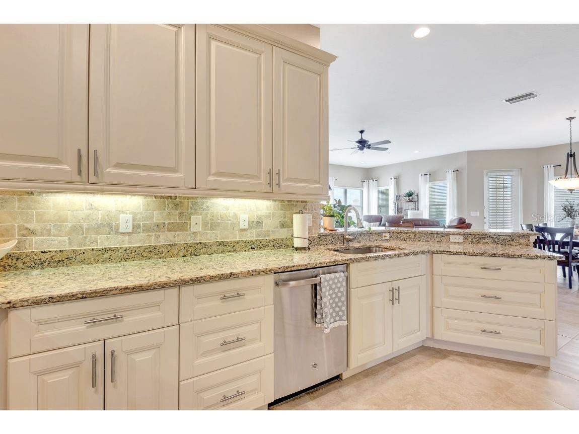 3430 77th Street W #303 Bradenton FL 34209 A4665332 image8