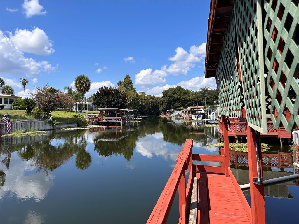 34323 Island Drive Leesburg FL 34788 - LAKE EUSTIS- CHAIN OF LAKES G5087588 image4