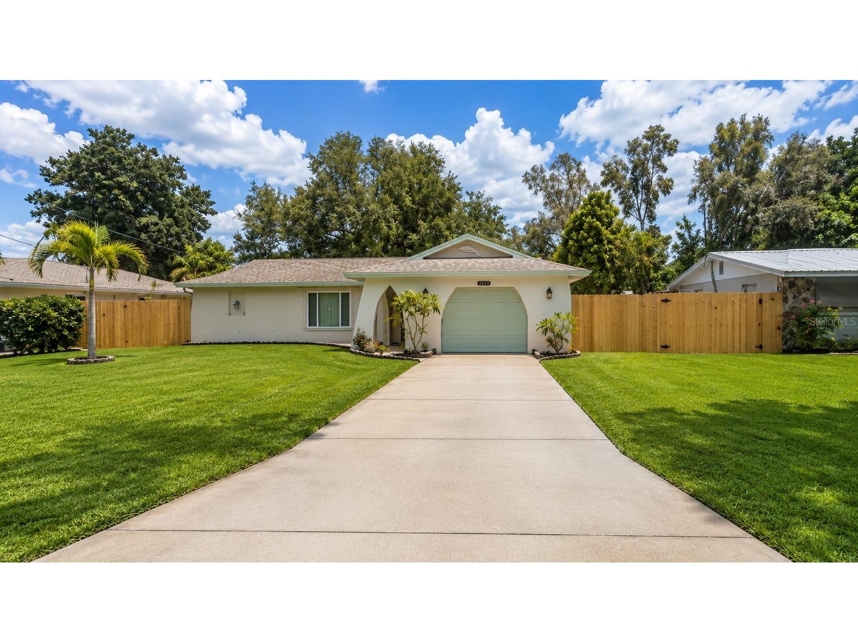 3435 Dunbar Drive Sarasota FL 34232 A4697575 image1