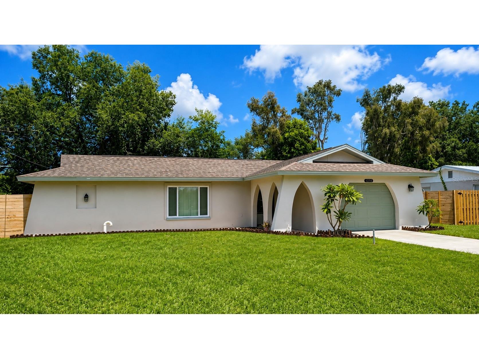 3435 Dunbar Drive Sarasota FL 34232 A4697575 image2