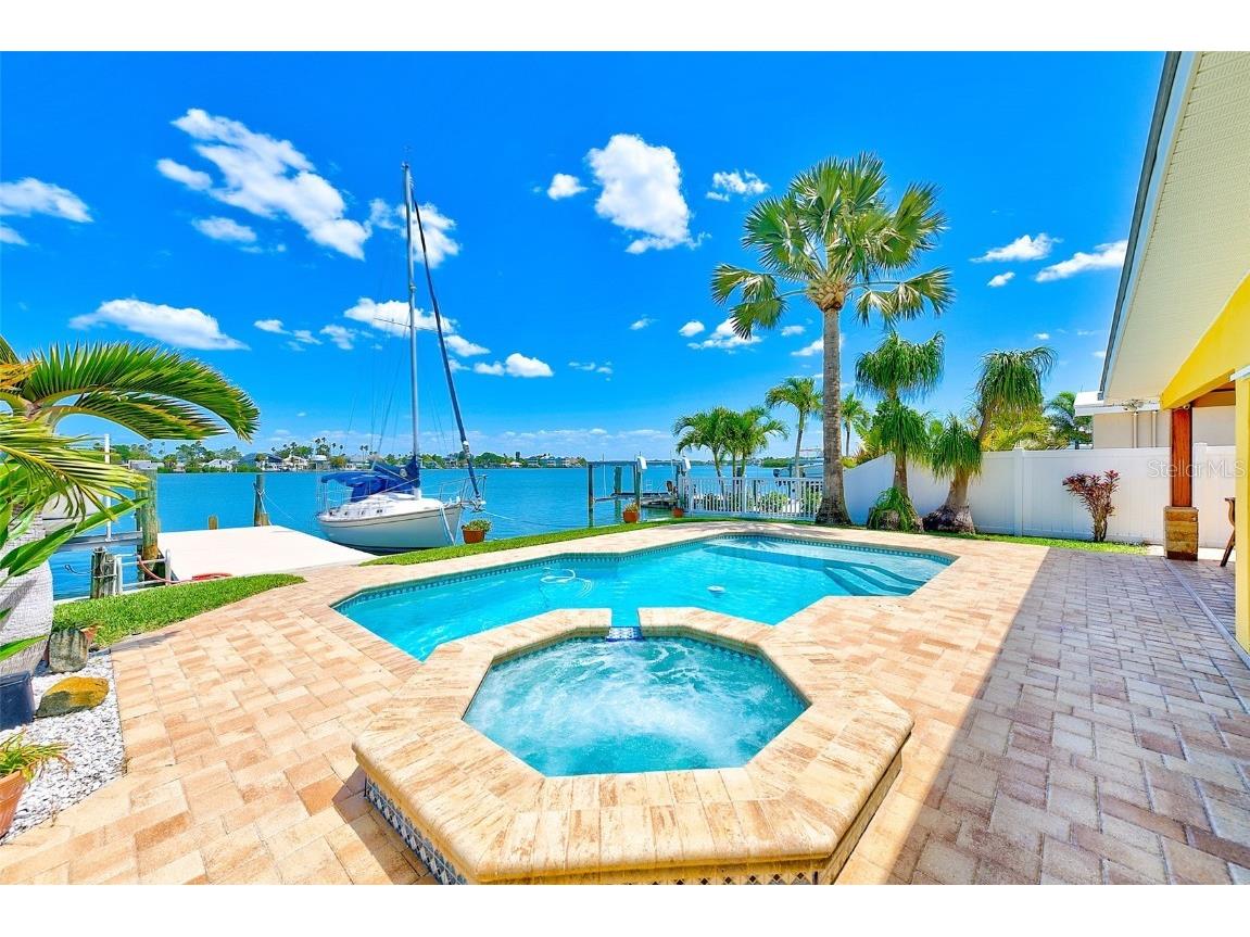 344 La Hacienda Drive Indian Rocks Beach FL 33785 U8231053 image1