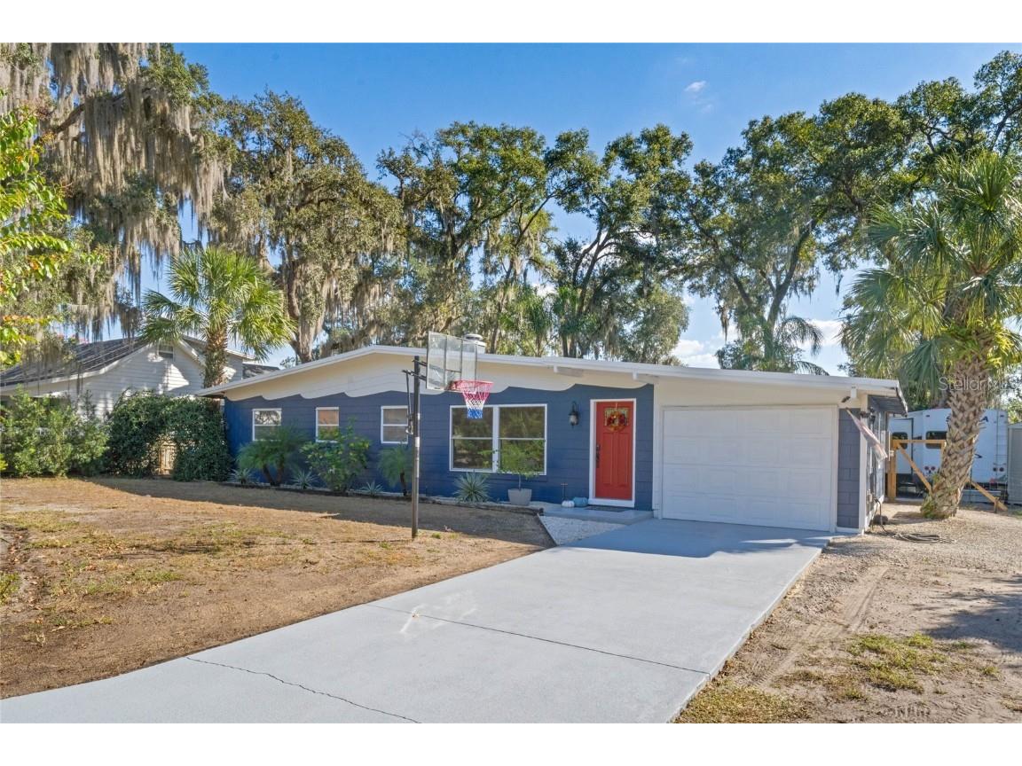 344 W College Court Deland FL 32720 V4933182 image1