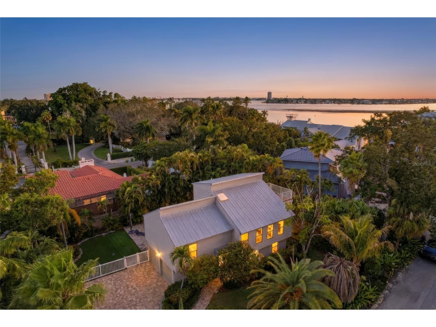 3446 Anglin Drive Sarasota FL 34242 A4680766 image1